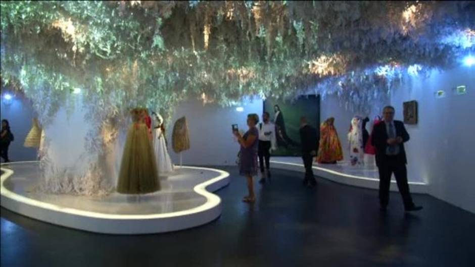 La mayor exhibición de Christian Dior se traslada al museo Victoria & Albert de Londres