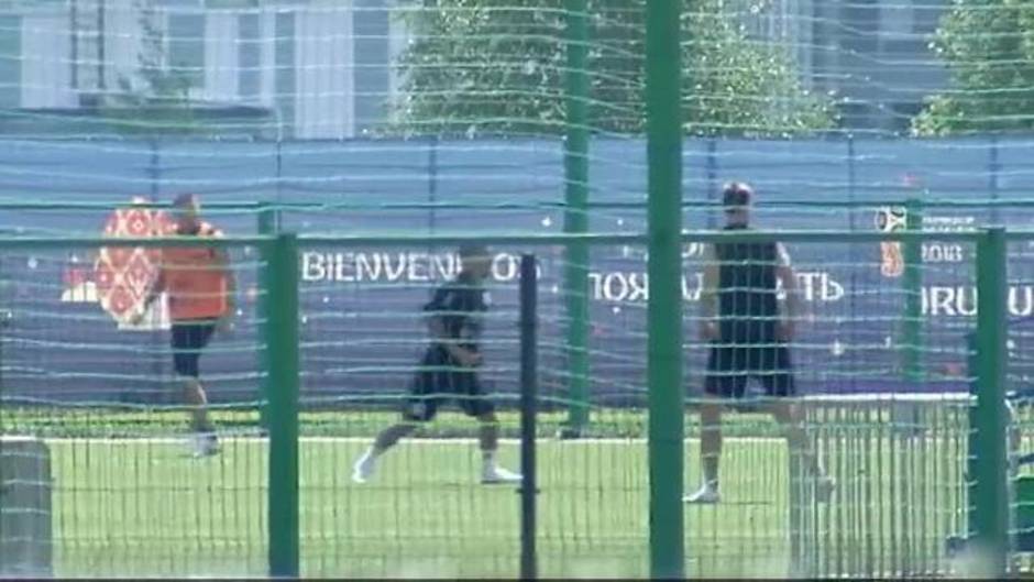 La selección uruguaya entrena a puerta cerrada sin Cavani