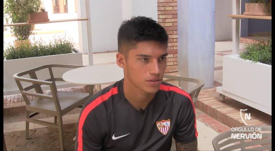 Entrevista de ABC de Sevilla con Joaquín Correa en la concentración del Sevilla en Benidorm