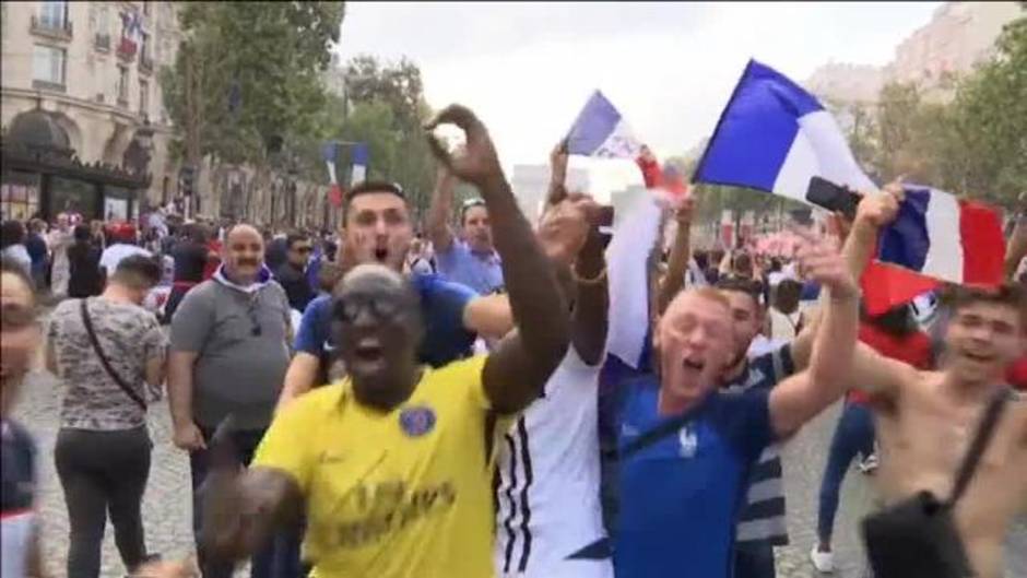 La celebración del Mundial saca a millones de franceses a la calle con algunos altercados en París