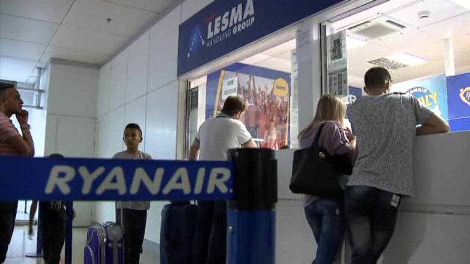 Ryanair cancela 400 vuelos en España por la huelga de tripulantes de cabina