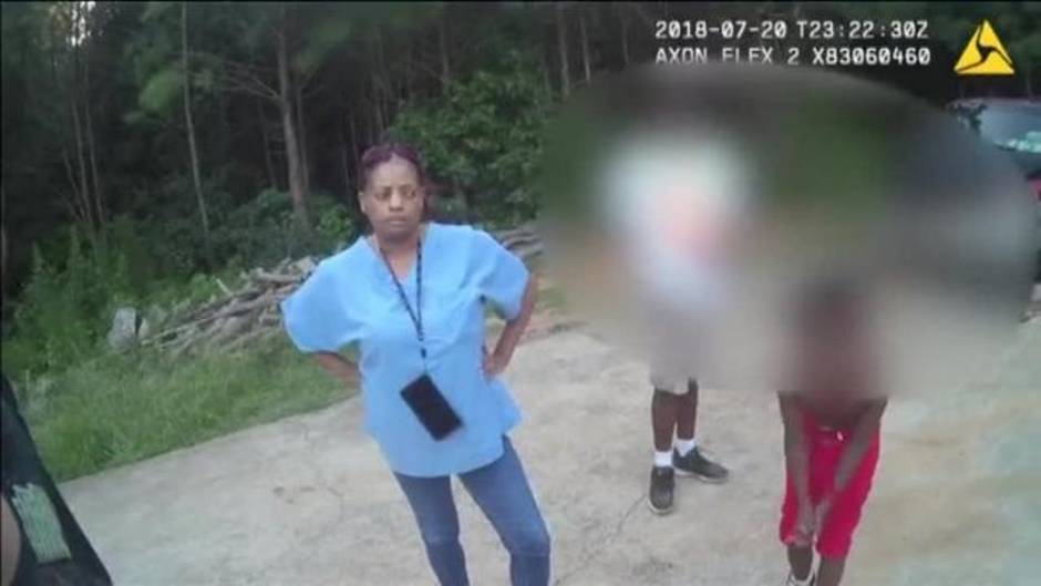 La policía inmoviliza a un menor en un pueblo del sur de Estados Unidos