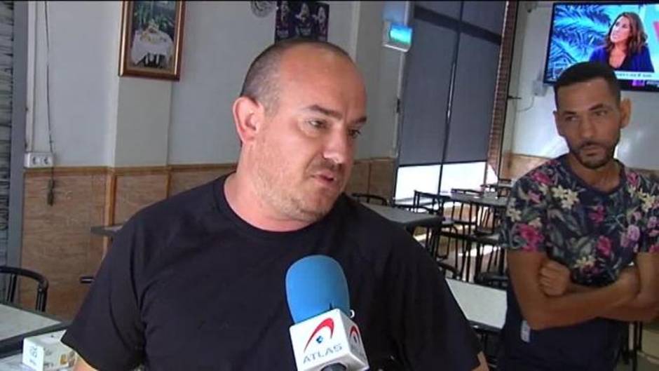 Varios vecinos graban el robo de un bar en Barcelona