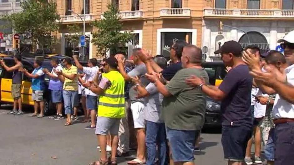 Los taxistas amenazan con intensificar las movilizaciones si Fomento no acepta sus exigencias