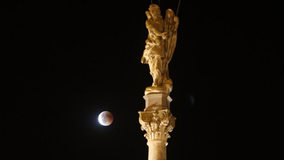 Timelapse: el eclipse de Luna visto desde Córdoba, en un minuto