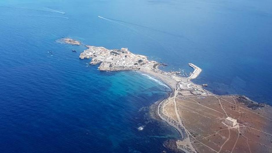 Tabarca: la isla de solo 60 habitantes con más de 230.000 turistas