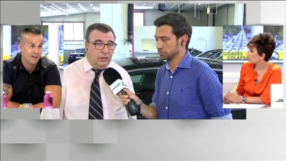 El sector VTC acusa al Ministerio de Fomento de ceder al chantaje del taxi