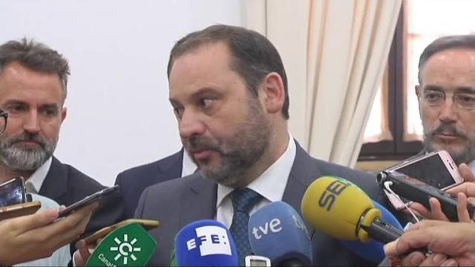 El ministro de Fomento apela a la "conciencia cívica" de los taxistas para mitigar el conflicto