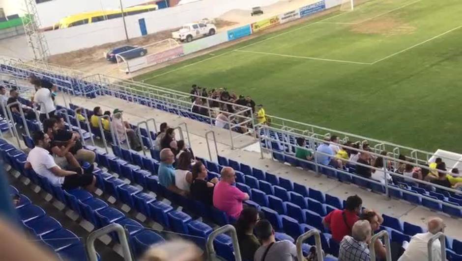 Cánticos de Brigadas Amarillas contra Manuel Vizcaíno