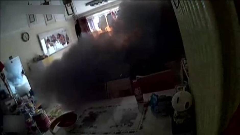 Estalla una moto eléctrica dentro de una casa