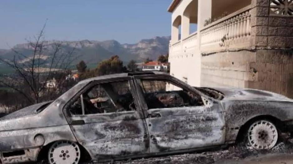 Los vecinos desalojados por el incendio de Llutxent vuelven a casa