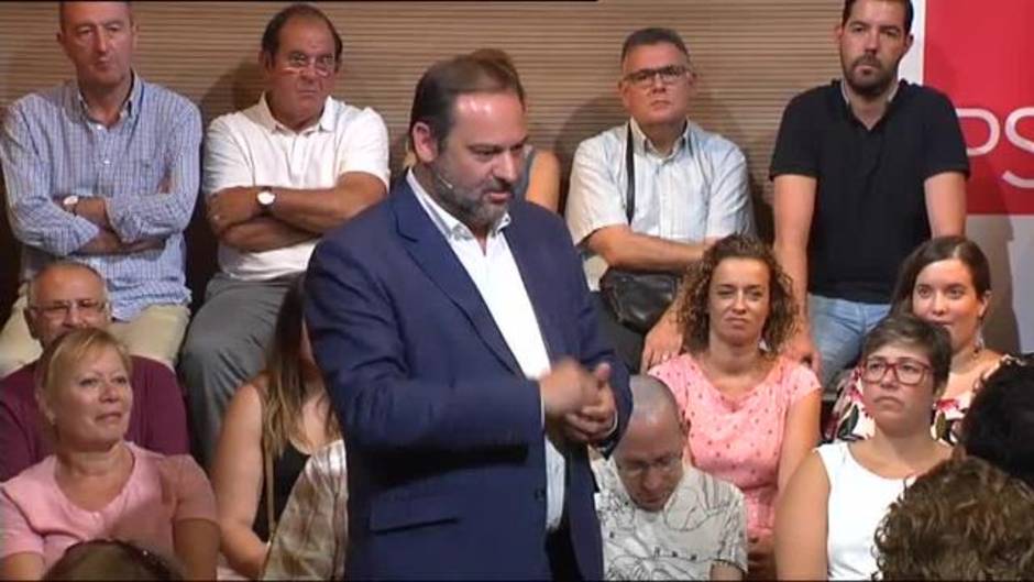 Ábalos califica de "desesperado" el viraje a la extrema derecha del PP y Ciudadanos