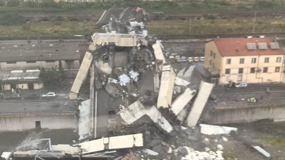 Vea en vídeo el derrumbe del puente de una autopista en Génova, Italia