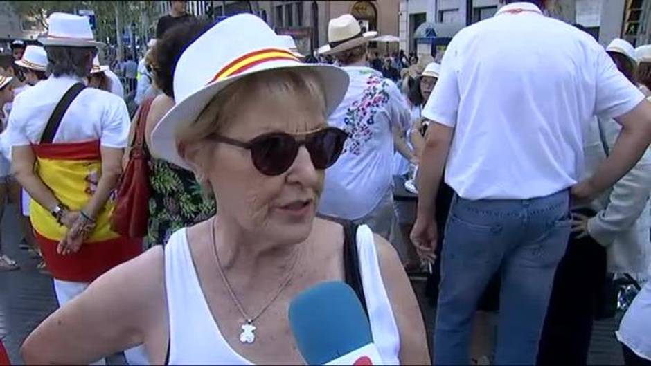 La tensión entre constitucionalistas e independentistas, presente también en los homenajes