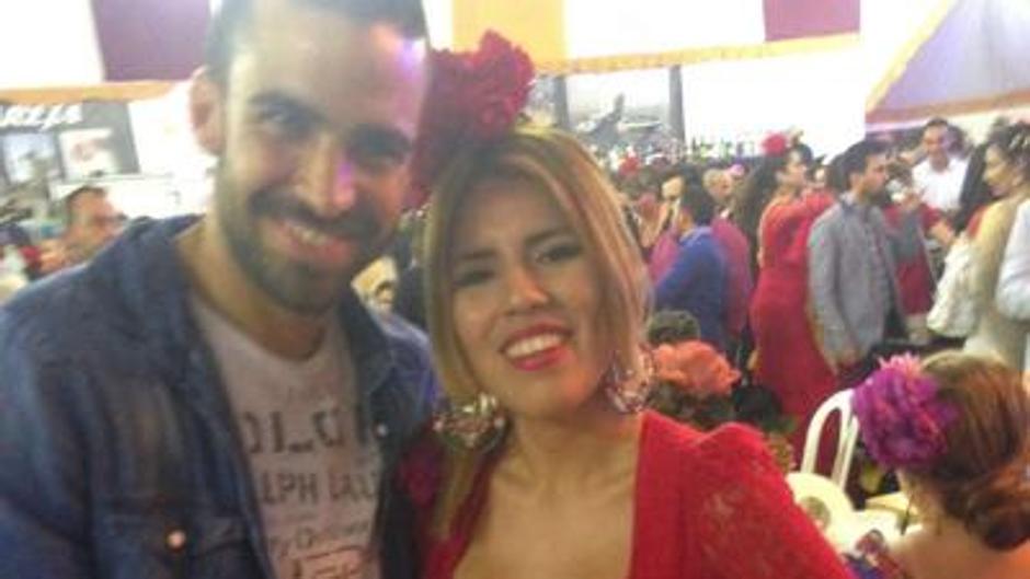 Chabelita se hizo una foto con el guardia civil de «La Manada» en la Feria de Abril de 2016