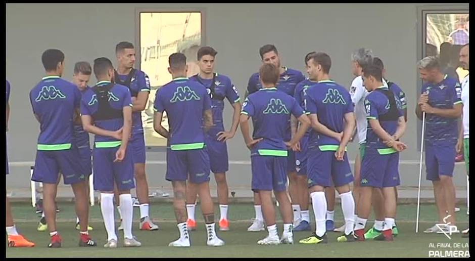 Tello se entrena con el grupo