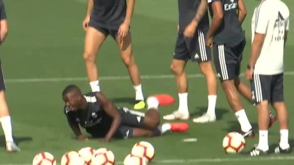 Courtois y Keylor se marcan un fútbol-tenis con la mano en el entrenamiento del Madrid