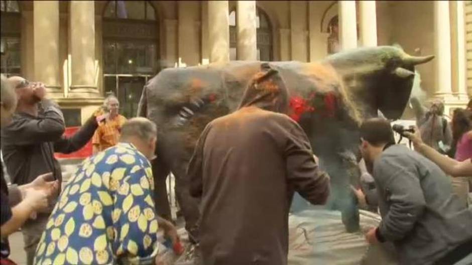 Protesta en Frankfurt en el décimo aniversario de la caída de Lehman Brothers