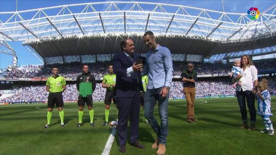 Homenaje a Agirretxe en el Real Sociedad-Barcelona