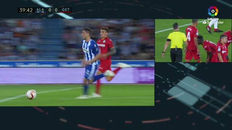 La Liga (J6). Ibai pide tirar un penalti sobre Calleri, pero el balón acaba en manos de Soria. Se mantiene el 0-0 en el Alavés 1 - Getafe 1