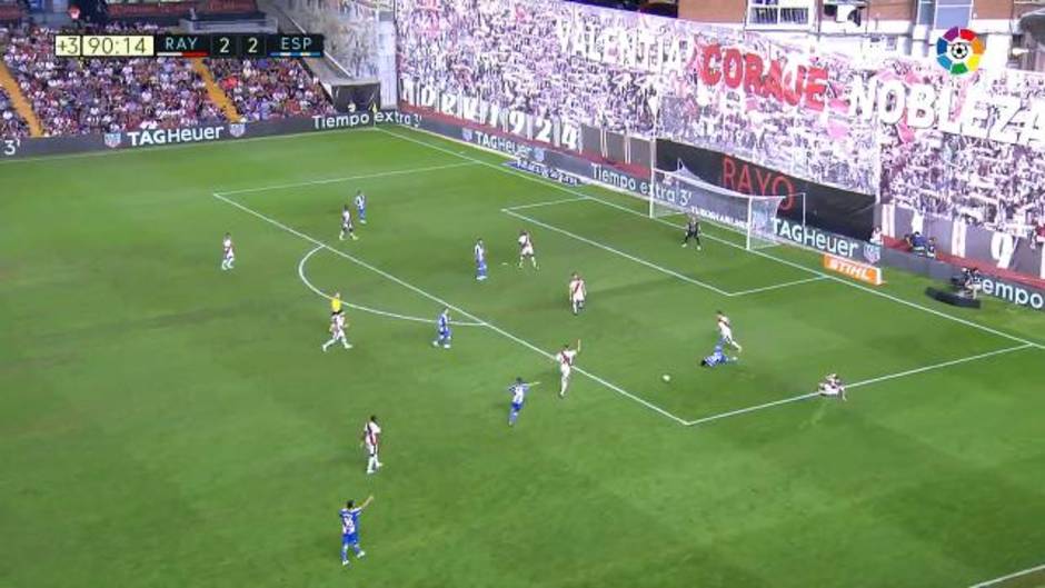 Polémica por un penalti reclamado en los instantes finales del Rayo Vallecano - Español