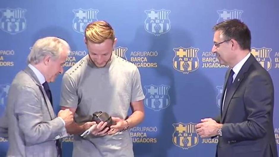 Rakitic: "Soy un afortunado por poder defender este escudo"