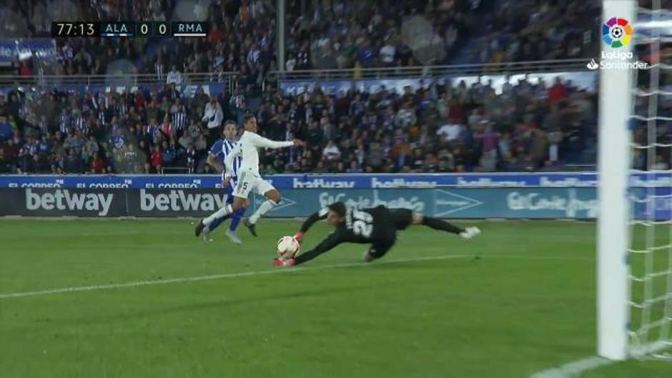 La gran parada de Courtois en el Alavés 1 - 0 Real Madrid