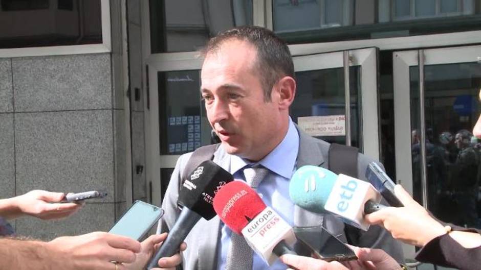 Abogado del profesor acusado de abusos le cree inocente