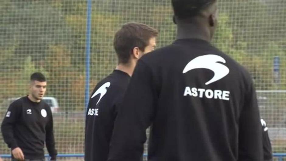 Íñigo Martínez se entrena con normalidad ajeno a la polémica