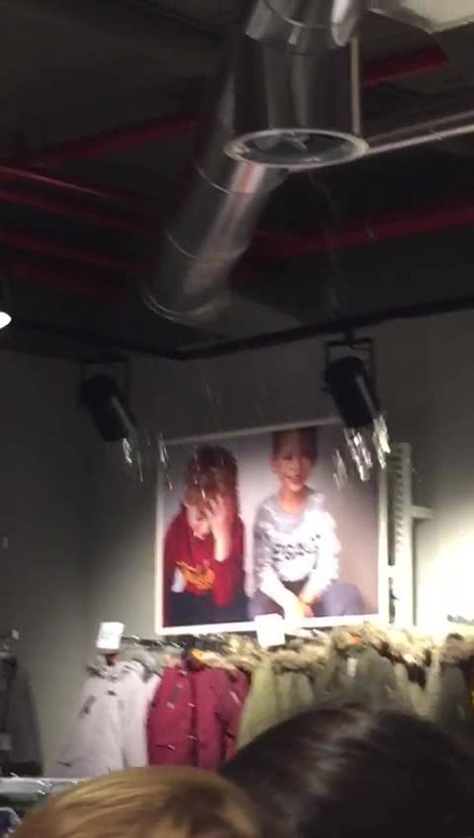 Goteras en la tienda Primark de Sevilla