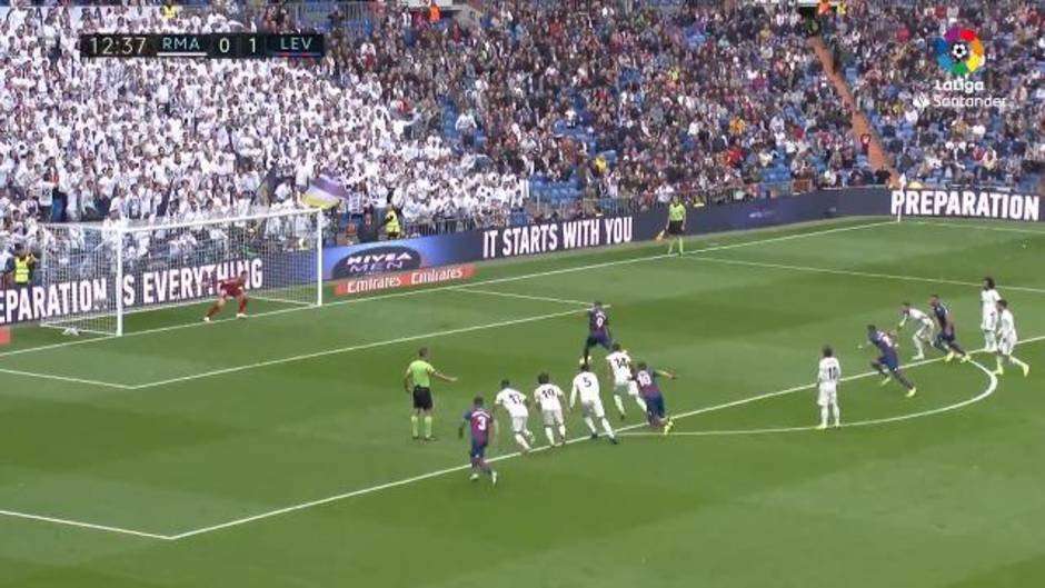 Liga Santander (J9): El gol de penalti de Roger (0-1) en el Real Madrid 1 - Levante 2