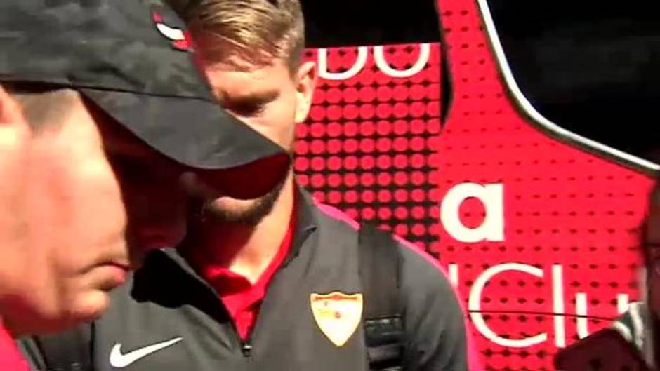 El Sevilla llega a Barcelona con la defensa del liderato en juego