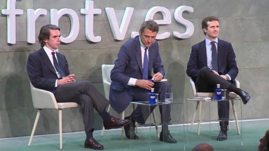 Casado y Aznar exhiben su sintonía al defender la Constitución