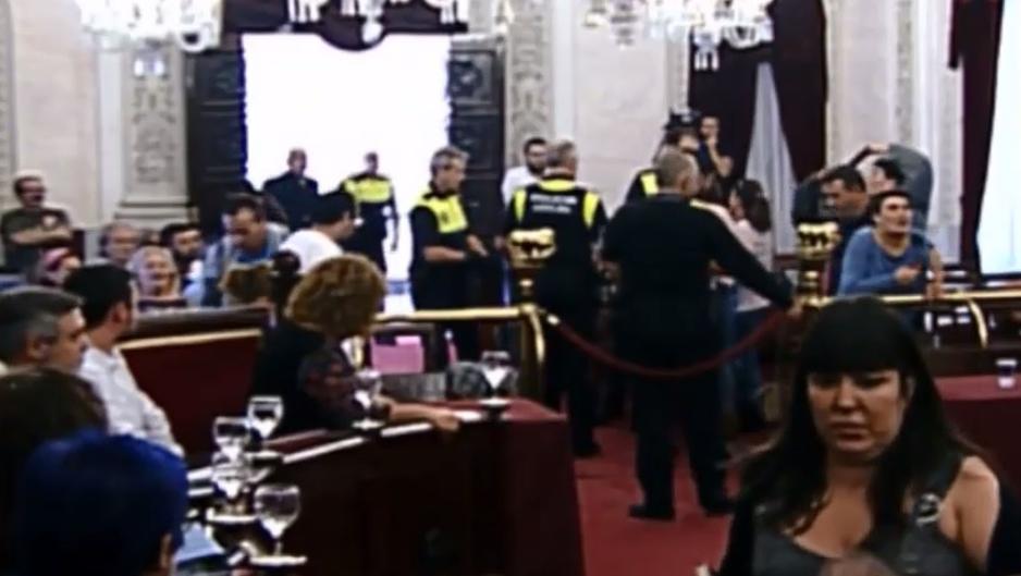 VÍDEO: Bochornoso final del Pleno Municipal de Cádiz