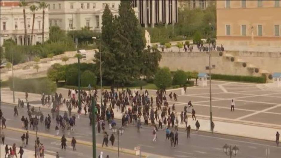 Violentos disturbios en Atenas tras una manifestación de estudiantes griegos