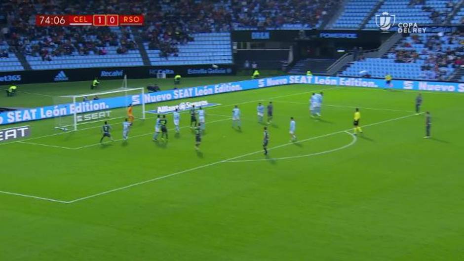 Disparo de falta de Theo Hernández en el Celta de Vigo 1-1 Real Sociedad