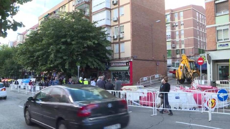 Desalojado un edificio en La Elipa por un socavón