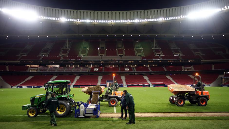 El Atlético cambia el césped del Wanda Metropolitano