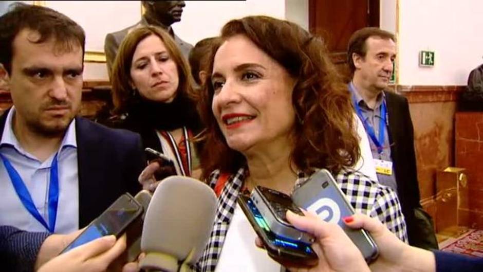 La ministra de Hacienda descarta "a priori" que existan incompatibilidades en la situación fiscal de Rienda