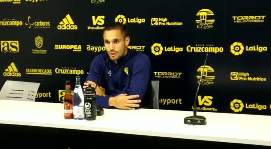 Rober Correa, lateral del Cádiz CF, en rueda de prensa