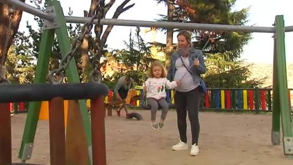 Siete de cada diez españolas desearía tener como mínimo dos hijos a pesar de que la natalidad ha caído en picado en los últimos años