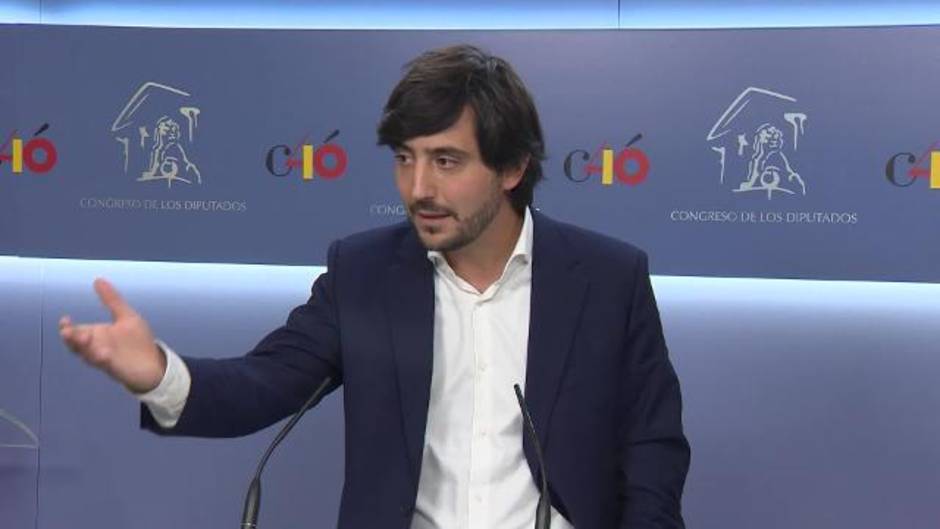 Cs acusa al Podemos e IU "tapar las vergüenzas del bipartidismo"