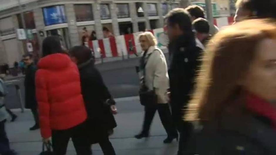 Manuela Carmena pasea por Madrid Central