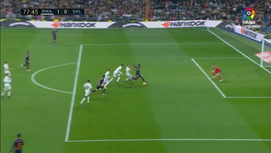 La milagrosa parada de Courtois en el Real Madrid 2-0 Valencia