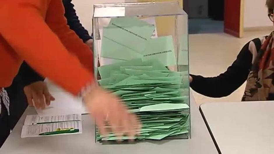 Comienza el recuento de votos en Andalucía