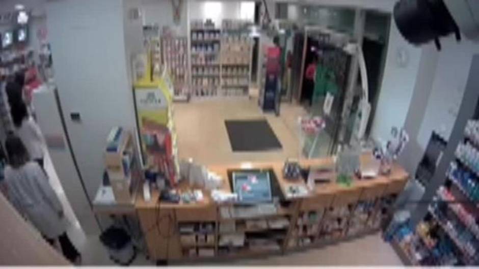 Roba una farmacia armado con un hacha