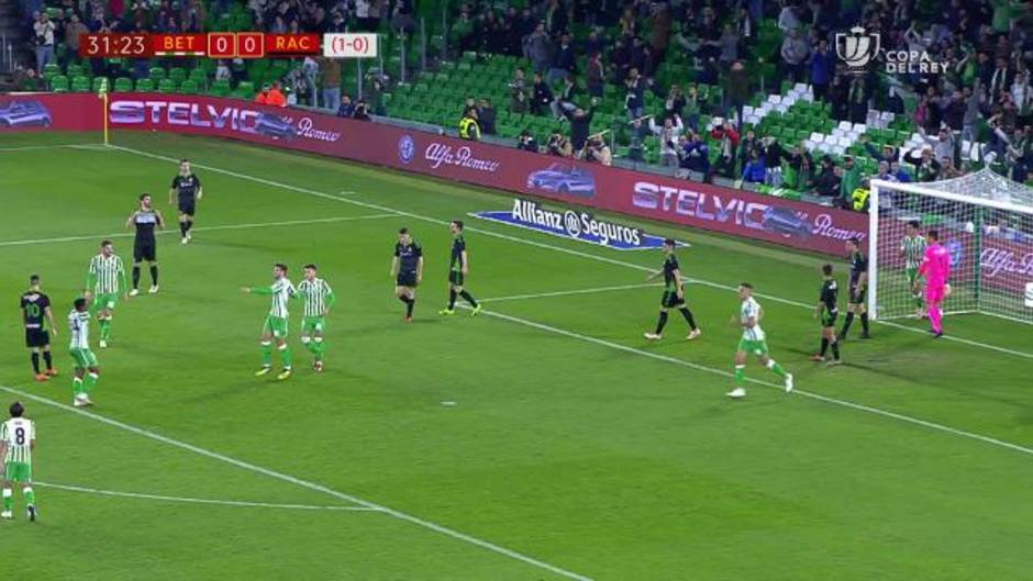 Gol de Jon Ander, en propia puerta, (1-0) del Real Betis 4-0 Racing Santander