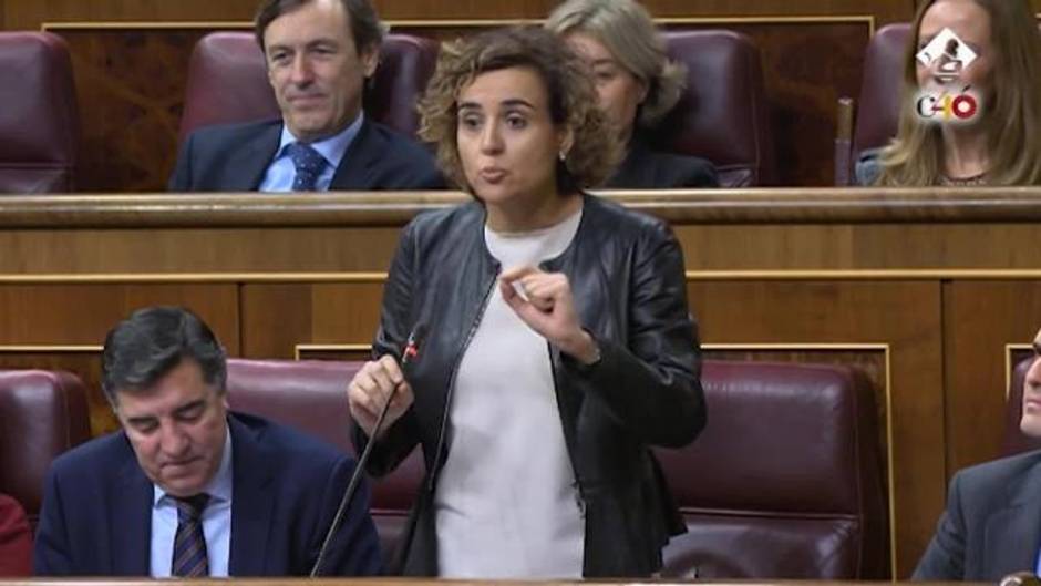 Montserrat acusa a Sánchez de ser la "degeneración" de Zapatero