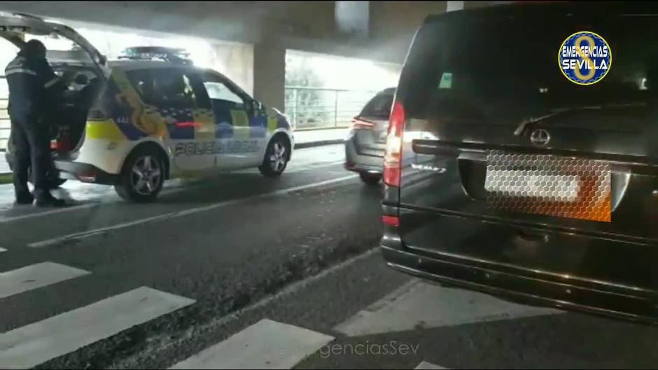 Inmovilizada una furgoneta que transportaba viajeros al aeropuerto de Sevilla sin autorización