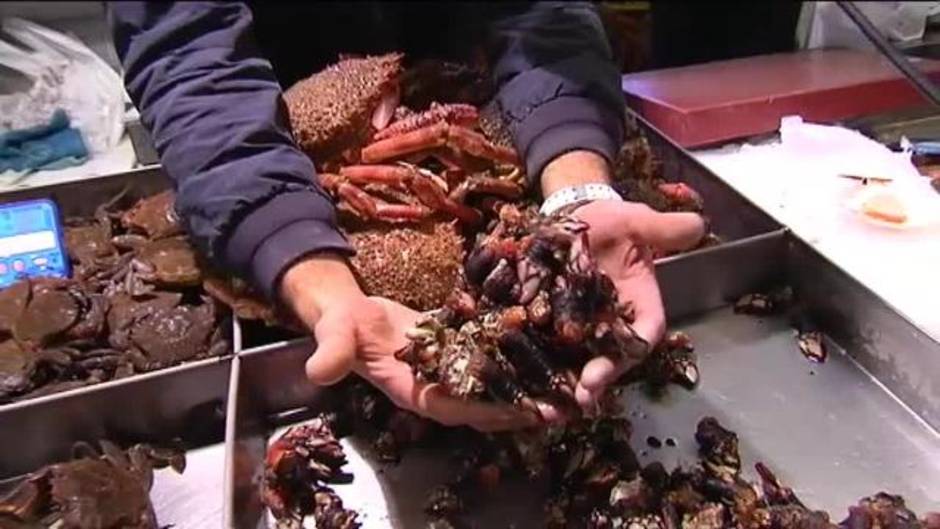 Gran afluencia a los mercados horas antes de la cena de nochevieja